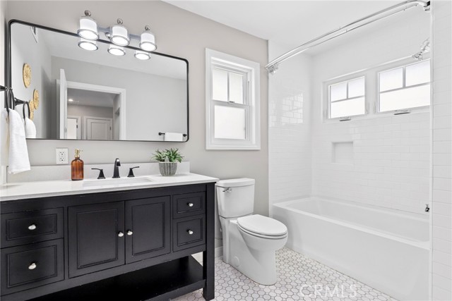 1069 Avenue D, Redondo Beach CA: https://media.crmls.org/medias/13ed6b67-6dd9-4494-ba5f-8533dcfcb7c9.jpg