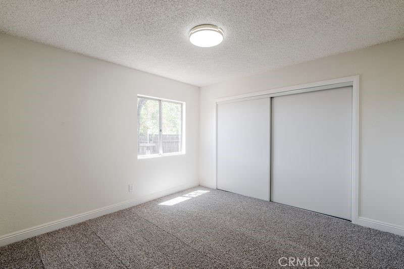 https://media.crmls.org/medias/13eede9d-08ea-45d4-9d8a-1599638ded93.jpg?preset=X-Large