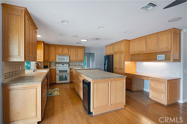 Detail Gallery Image 18 of 75 For 30405 Golden Gate, Canyon Lake,  CA 92587 - 4 Beds | 4 Baths