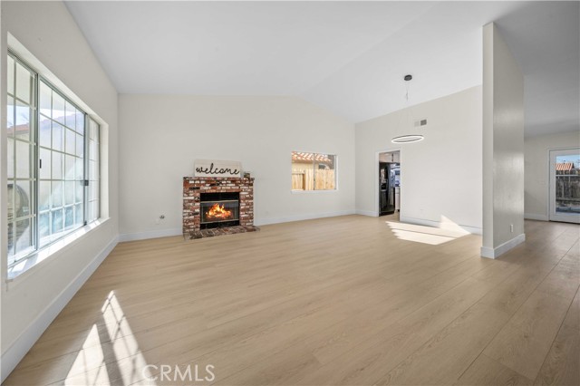 Detail Gallery Image 3 of 28 For 43909 Estrella, Lancaster,  CA 93535 - 5 Beds | 2 Baths