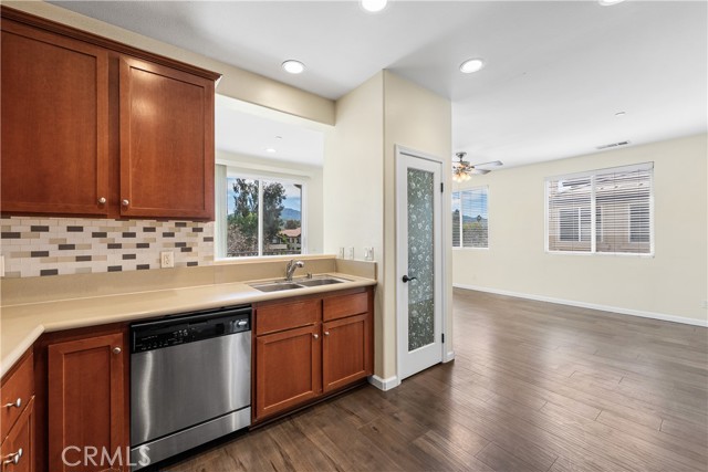 Detail Gallery Image 27 of 28 For 27968 Avalon, Canyon Country,  CA 91351 - 2 Beds | 2 Baths
