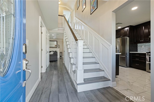 Detail Gallery Image 5 of 47 For 27933 Honeycomb Dr, Saugus,  CA 91350 - 4 Beds | 2/1 Baths