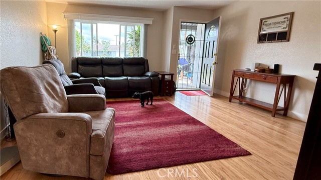 6472 Brown Circle, Huntington Beach CA: https://media.crmls.org/medias/13f0aa7c-7c87-4e73-95b6-510b451fb7f1.jpg