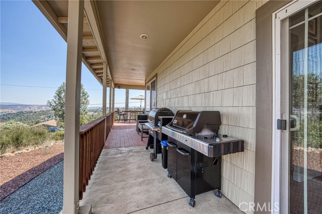 5611 Cherokee Drive, Kelseyville CA: https://media.crmls.org/medias/13f0f4d9-8164-4139-afa1-2b0f9b569f94.jpg