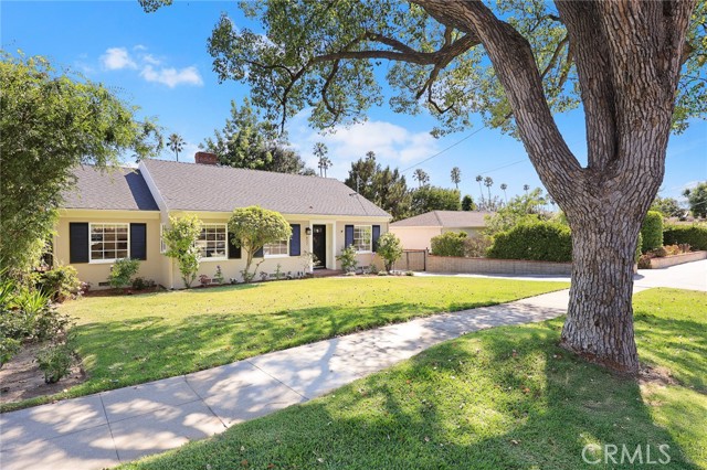 852 E Howard Street, Pasadena CA: https://media.crmls.org/medias/13f11286-b071-4f3e-9a1d-b441fb4b30d7.jpg