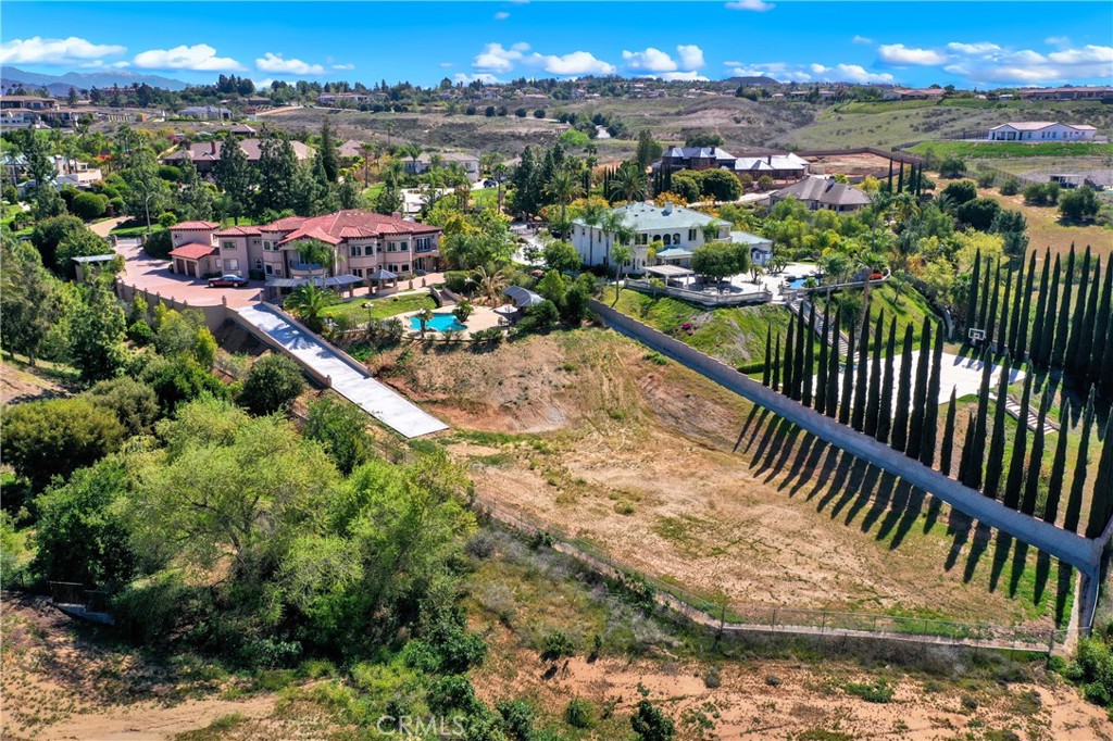 https://media.crmls.org/medias/13f137b2-9648-4bc1-8868-401d33c85b25.jpg?preset=X-Large