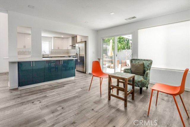 2481 S Bundy Drive, Los Angeles CA: https://media.crmls.org/medias/13f17165-f08c-41a1-852e-bdf69f6a756f.jpg