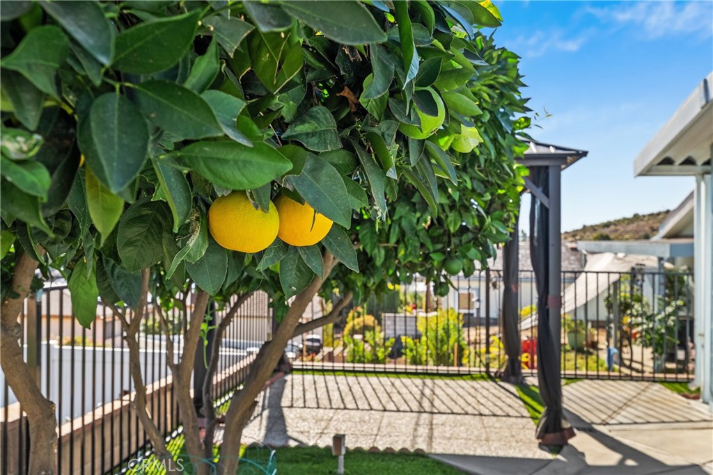 https://media.crmls.org/medias/13f228bd-7d02-4566-beb8-bc7b2537e856.jpg?preset=X-Large