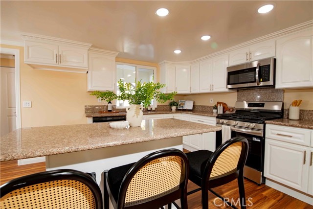 Detail Gallery Image 27 of 55 For 1305 W Riverside, Burbank,  CA 91506 - 4 Beds | 2 Baths
