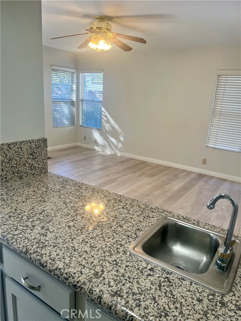 Detail Gallery Image 5 of 29 For 5018 Evanwood Ave, Oak Park,  CA 91377 - 4 Beds | 2/1 Baths