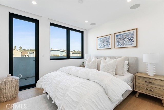 Detail Gallery Image 16 of 30 For 5007 Seashore, Newport Beach,  CA 92663 - 3 Beds | 2/2 Baths