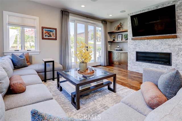 1833 8th Street, Manhattan Beach CA: https://media.crmls.org/medias/13f3c272-9422-4190-b5f7-2c758ec3ad18.jpg