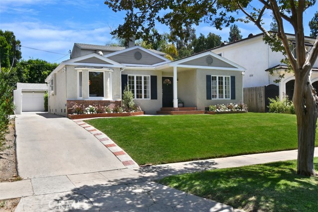 4058 Shadyglade Avenue, Studio City CA: https://media.crmls.org/medias/13f5541c-5a3e-4137-b3ca-91bc2f412cf1.jpg
