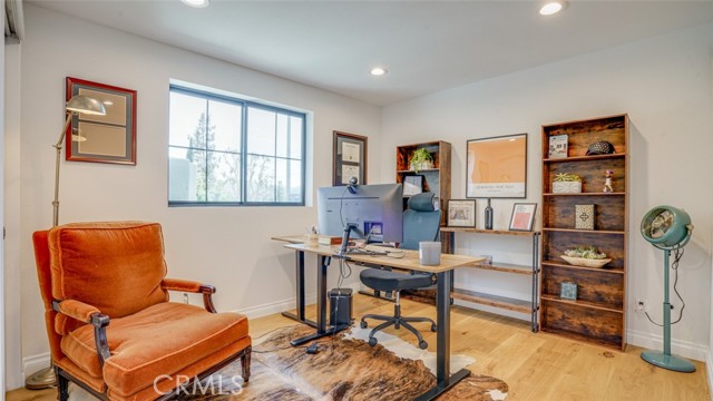 Detail Gallery Image 36 of 57 For 22914 Gershwin Dr, Woodland Hills,  CA 91364 - 5 Beds | 4/1 Baths