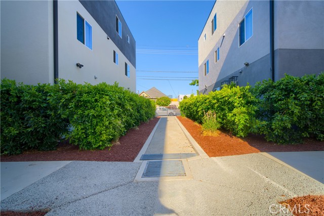 1423 New Hampshire Avenue, Los Angeles CA: https://media.crmls.org/medias/13f5cd93-8683-4255-8447-c6c18287ab30.jpg
