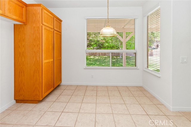 2311 Gillingham Circle, Thousand Oaks CA: https://media.crmls.org/medias/13f67d22-8eb0-459a-92f9-a47de3dcb7af.jpg