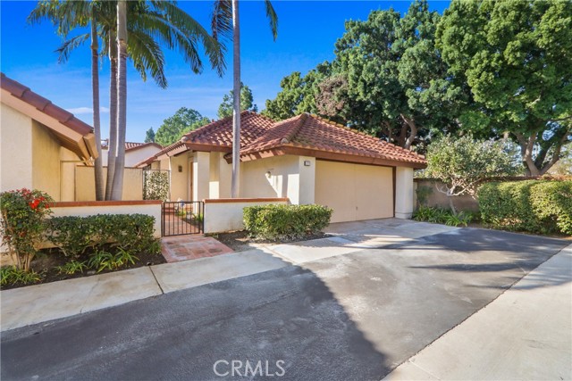 Detail Gallery Image 2 of 20 For 22 Fabriano, Irvine,  CA 92620 - 2 Beds | 2 Baths