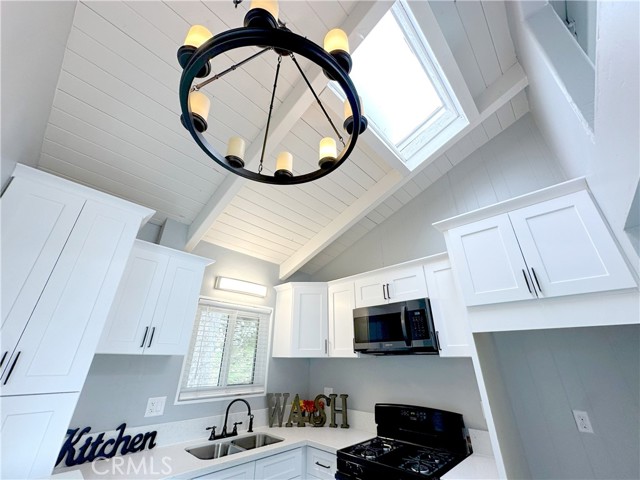 Detail Gallery Image 12 of 49 For 726 Golden, Lake Arrowhead,  CA 92352 - 4 Beds | 2 Baths