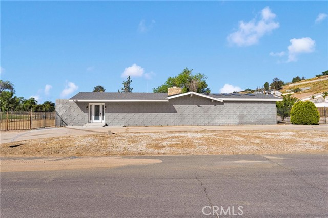 8732 Pico Avenue, Hesperia CA: https://media.crmls.org/medias/13fb0cb5-40d5-4be1-83a0-71ac795cdc81.jpg