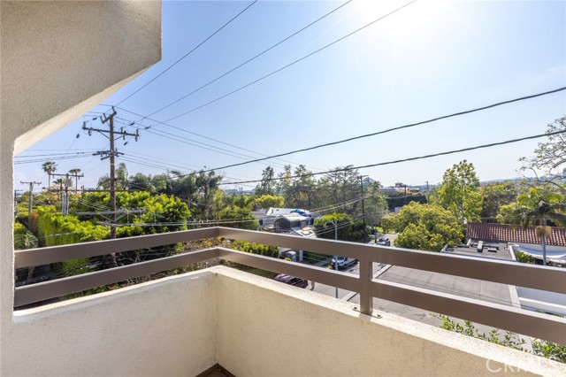 Detail Gallery Image 6 of 23 For 911 N Kings Rd #310,  West Hollywood,  CA 90069 - 2 Beds | 2 Baths