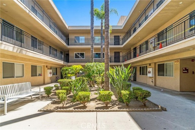 Detail Gallery Image 3 of 13 For 6339 Morse Ave #202,  North Hollywood,  CA 91606 - 3 Beds | 2 Baths