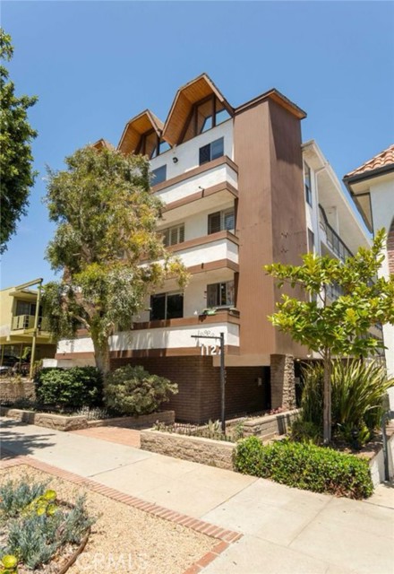 1127 10th Street, Santa Monica CA: https://media.crmls.org/medias/13fc143f-73fd-43e6-835d-39e1769796dd.jpg