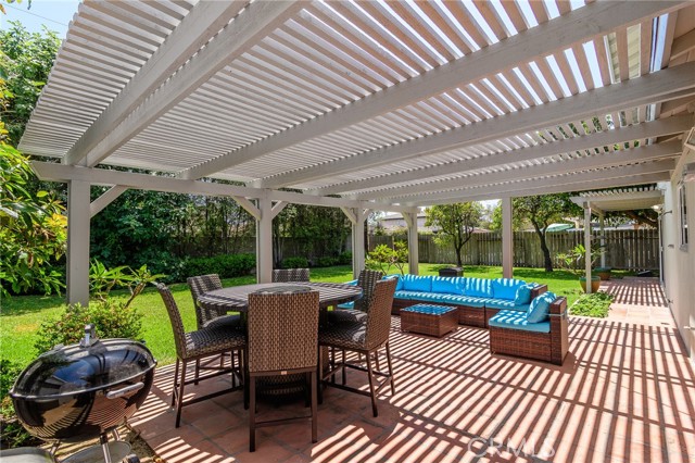 8042 Driftwood Drive, Huntington Beach CA: https://media.crmls.org/medias/13fc2736-f853-4539-97f1-6fe8b61b6670.jpg