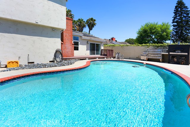 3807 Gardenia, Long Beach CA: https://media.crmls.org/medias/13fcc8e6-e5e8-419f-9ce5-c729760209a7.jpg