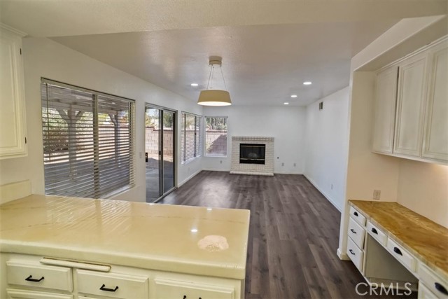 Detail Gallery Image 6 of 23 For 447 W Avenue J12, Lancaster,  CA 93534 - 4 Beds | 3 Baths