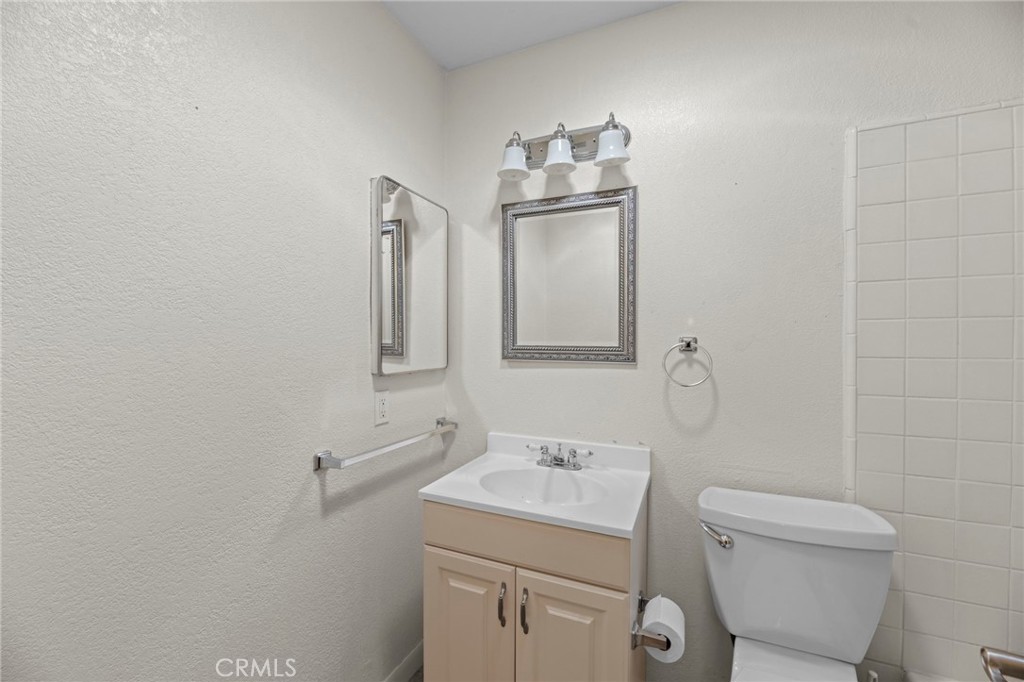https://media.crmls.org/medias/13fd9f02-5a01-49ab-85bb-f47a46a85a92.jpg?preset=X-Large