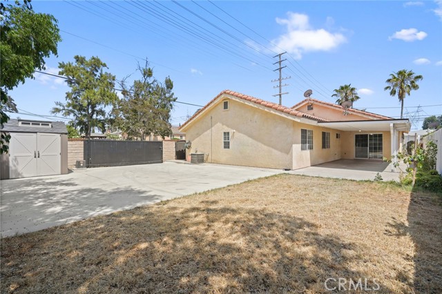 11833 Pendleton Street, Sun Valley CA: https://media.crmls.org/medias/13fedeb5-02e7-4ea2-8a71-3be7bed5d876.jpg