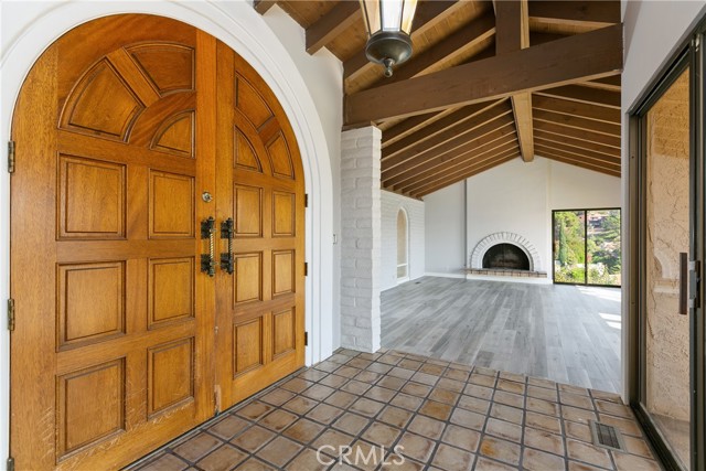 Detail Gallery Image 9 of 38 For 652 Robin Glen Dr, Glendale,  CA 91202 - 4 Beds | 5 Baths