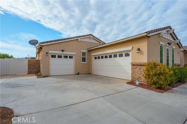 Detail Gallery Image 2 of 74 For 275 Mahogany St, Hemet,  CA 92543 - 4 Beds | 3/1 Baths