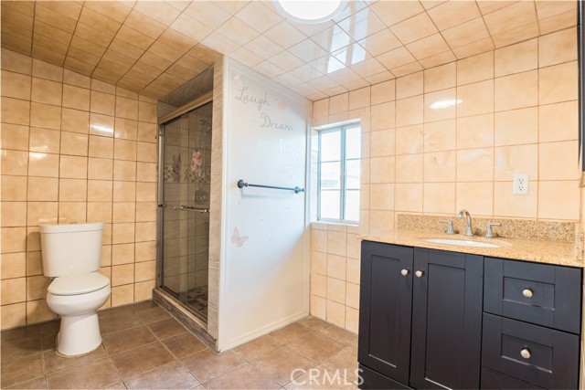 Detail Gallery Image 9 of 17 For 11571 Telegraph, Santa Fe Springs,  CA 90670 - 4 Beds | 2 Baths