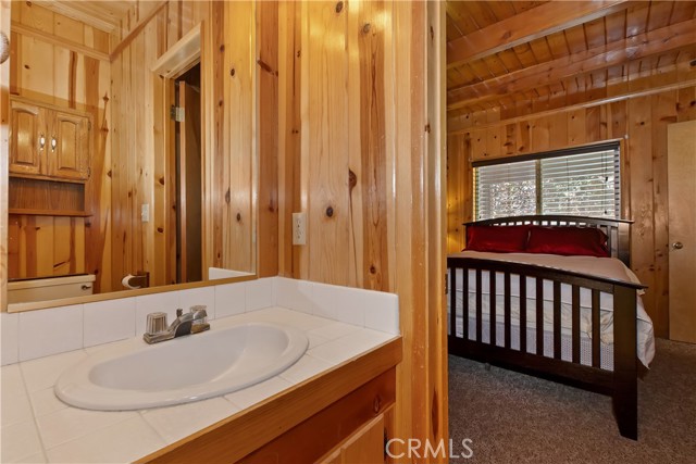 33469 Squirrel Drive, Green Valley Lake CA: https://media.crmls.org/medias/1401185a-d45e-4613-a7c0-b9b1b3e4fe2e.jpg