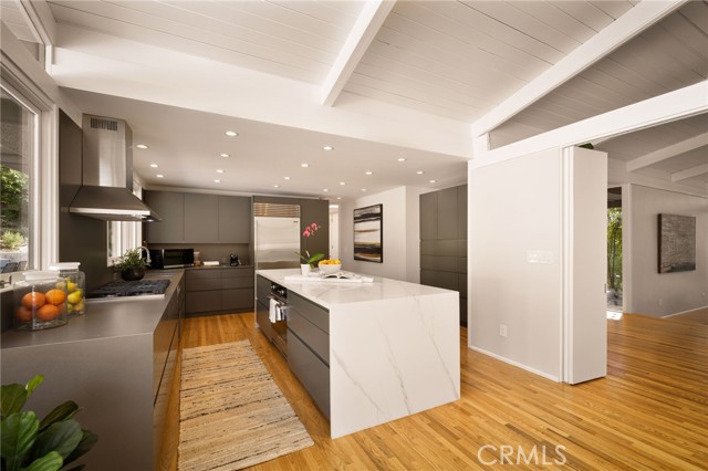 Detail Gallery Image 12 of 51 For 4750 Poe Ave, Woodland Hills,  CA 91364 - 4 Beds | 4 Baths