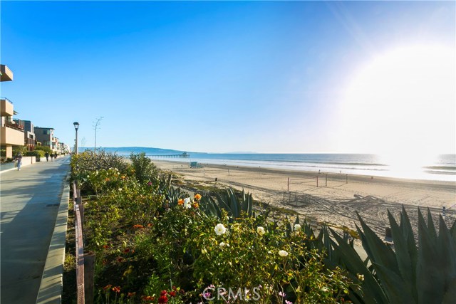 1912 The Strand, Manhattan Beach, California 90266, 5 Bedrooms Bedrooms, ,4 BathroomsBathrooms,Residential,Sold,The Strand,SB17026827