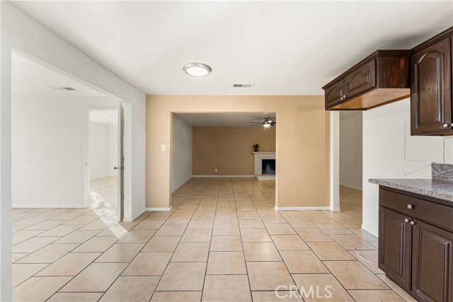 Detail Gallery Image 13 of 40 For 1252 E Avenue R6, Palmdale,  CA 93550 - 3 Beds | 1 Baths