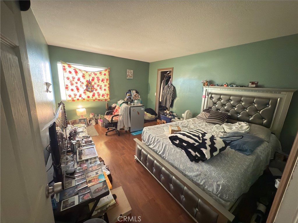 https://media.crmls.org/medias/1401bca6-bb83-48e9-b46d-b499448fe310.jpg?preset=X-Large