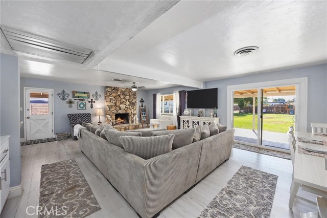 2105 Jason St, Bakersfield CA: https://media.crmls.org/medias/14027430-d6f6-4a11-ae63-b874909827e4.jpg