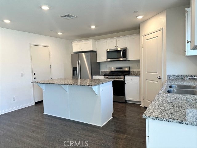 Detail Gallery Image 10 of 22 For 247 Scarlet Oak, San Jacinto,  CA 92583 - 4 Beds | 3 Baths