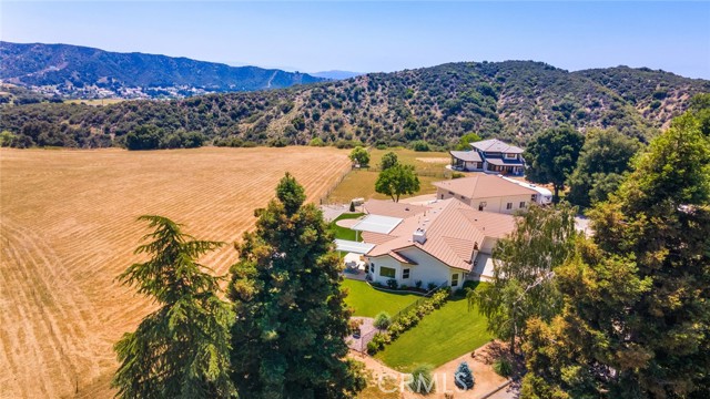 13288 Oak Crest Drive, Yucaipa CA: https://media.crmls.org/medias/14045e5d-cc53-4e35-8f16-46a7a4dd59db.jpg
