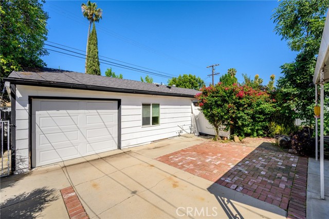 Detail Gallery Image 28 of 34 For 17429 Burbank Bld, Encino,  CA 91316 - 3 Beds | 2 Baths
