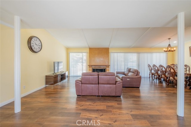 19941 Hiawatha Street, Chatsworth CA: https://media.crmls.org/medias/140511b6-d77c-47ac-a3d0-1f126368dc0d.jpg