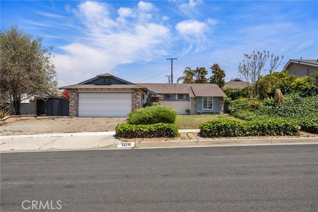 12210 Groveland Avenue, Whittier CA: https://media.crmls.org/medias/1405b5c6-a61c-4a27-a330-bc35a8dbc359.jpg