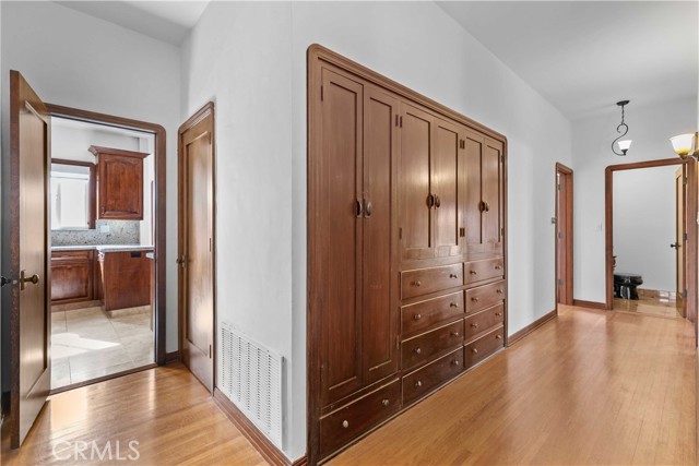 Detail Gallery Image 36 of 62 For 1234 Geneva St, Glendale,  CA 91207 - 3 Beds | 2/1 Baths