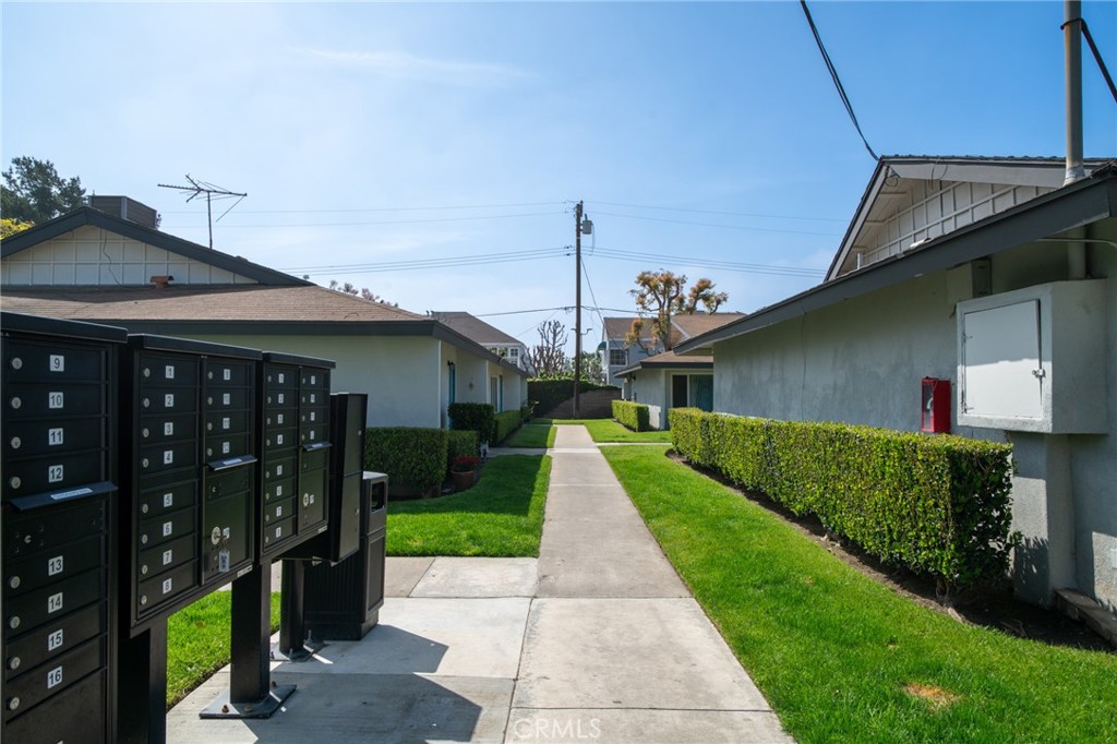 MLS #OC25077191 img 4