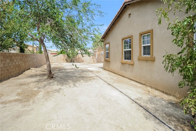 Detail Gallery Image 15 of 16 For 38725 Ambiente Ct, Palmdale,  CA 93552 - 4 Beds | 2/1 Baths
