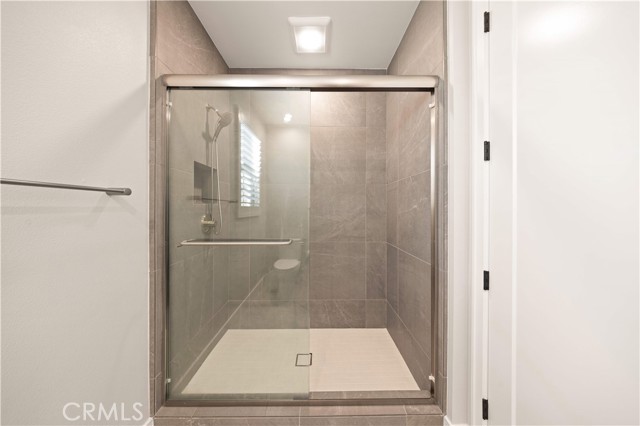 Detail Gallery Image 9 of 73 For 60 Rotunda, Irvine,  CA 92620 - 4 Beds | 3/1 Baths