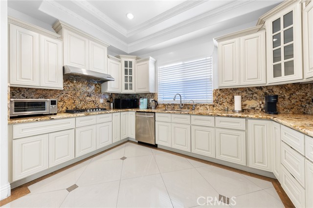 608 N Huntington Avenue, Monterey Park CA: https://media.crmls.org/medias/14064c00-157a-481a-ab04-4093ddf7d169.jpg
